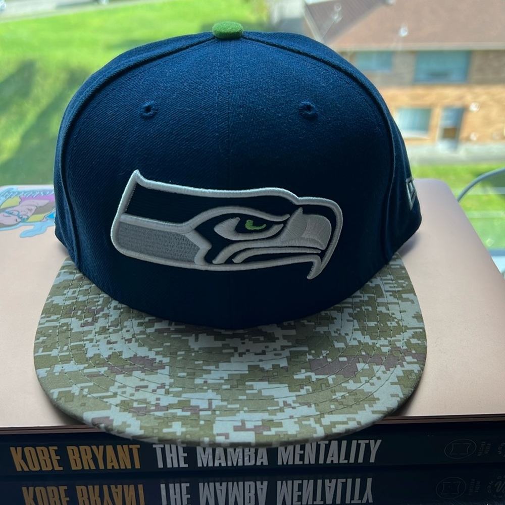 Seattle Seahawks “Salute to Service” Military Ribbon New Era Hat 7 1/4 Excellent
